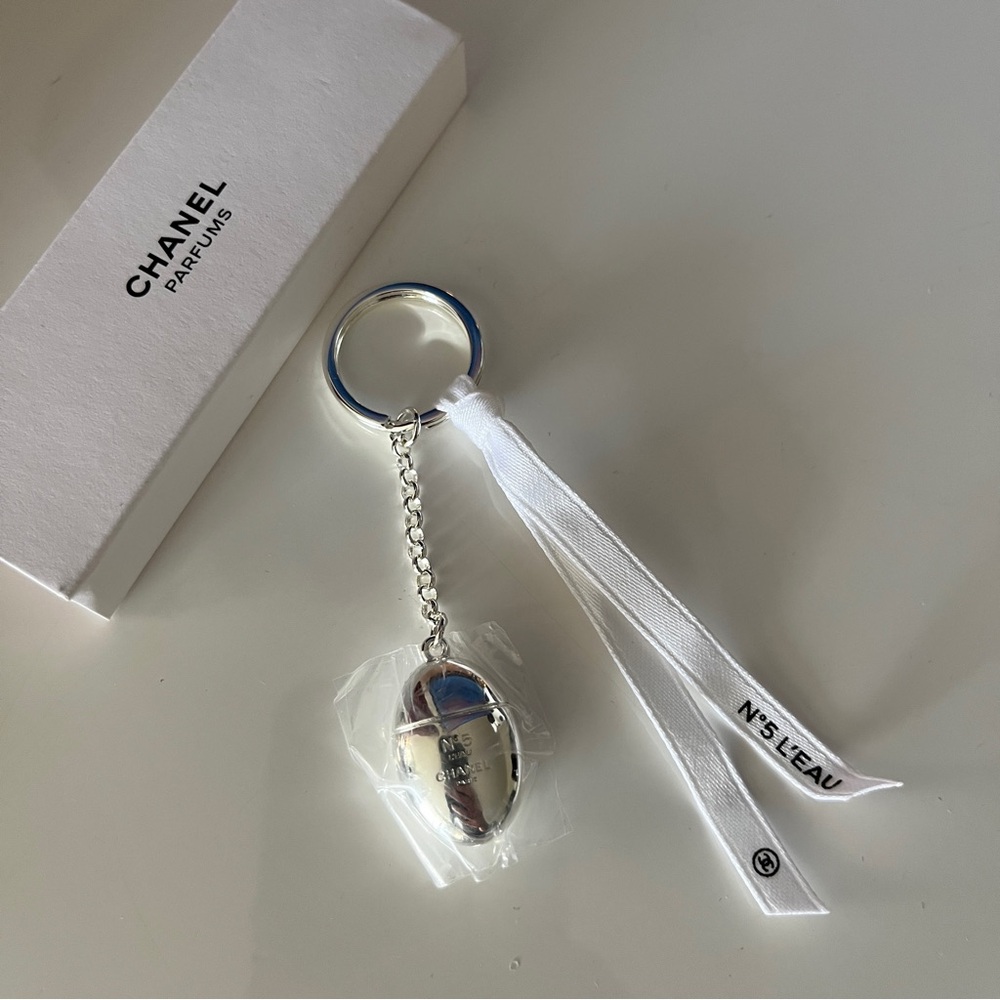 SOLD ❌Chanel no.5 L'Eau Drop Perfume Keychain Client Gift US Exclusive NIB